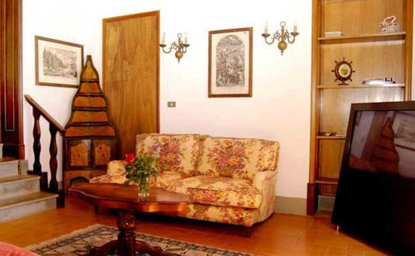 Casa Vacanze Villa Giusterna Monte Benichi Экстерьер фото